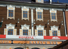 Деревянные ставни на окна в классическом русском стиле под заказ в Иркутске.